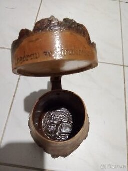 Starý dřevěný půllitr