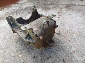 konzola přední nápravy