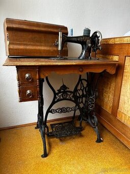 Starý šicí stroj STOEWER