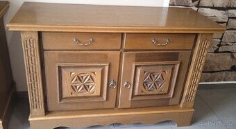 Rustikální komoda středně tmavý dub