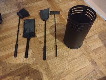 Krboové nářadí + stojan na dřevo