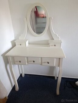 Kosmetický stolek