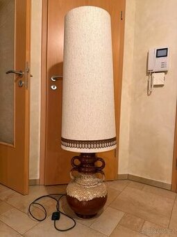 Starožitné věci germánská lampa,budík,Amir Temur