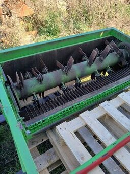 Řezačka (drtič) slámy na kombajn Fortschritt E512 — komplet