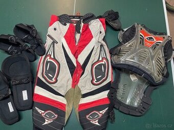 Motokrosové chrániče + kalhoty
