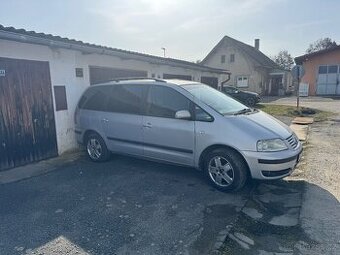 VW Sharan 2003 .