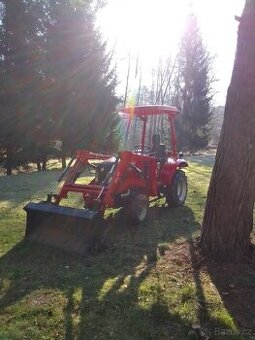 Malotraktor s čelním nakladačem DF 304 G2