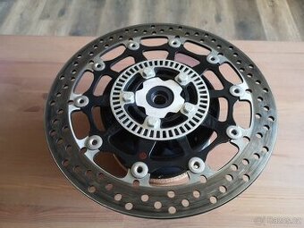 Royal enfield 650, přední kotouč Brembo se středem kola