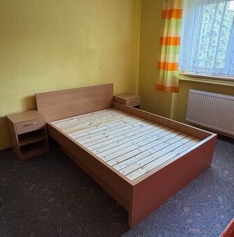 Postel 140x200 s nočními stolky