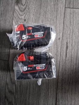2x baterie Milwaukee M18 B5 18V 5Ah