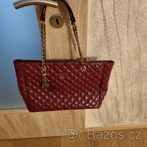 Kabelka Guess