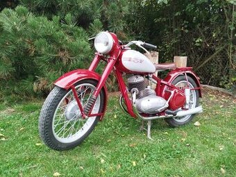 Jawa 250 pérák komunista