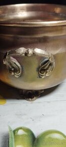 Stará mosazná nádoba