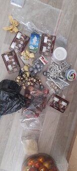 Vánoční dekorace plná bedna