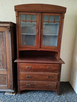 Prodám starožitné skříně šatní a prádelník