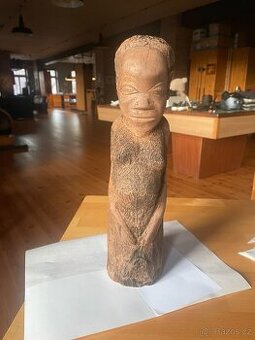 Stará africká soška z mahagonu