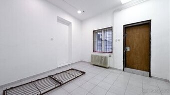 Pronájem kanceláře se zahrádkou / Ivančice - 1