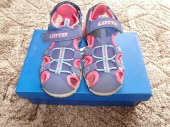 Prodám dívčí sandále