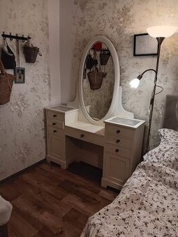 Starožitná dámská toaletka a stůl