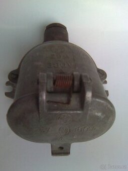 Zásuvka 380 V, 25 A.