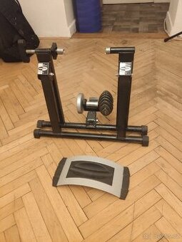 Domácí trenažér na silniční kolo