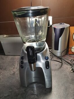 mixér Kenwood, 2 L skleněná nádoba s dávkova