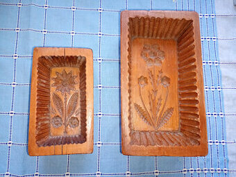 Máselnice dřevěné,řezbované 150-200 let staré