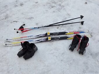 Prodám dětské běžky a boty Salomon včetně hůlek