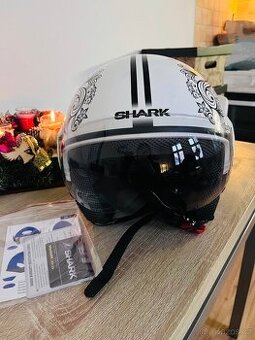 Dámská helma na skútr nebo motorku