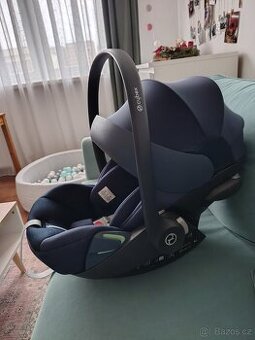 Autosedačka Cybex G+ společně s adaptéry na kočárek