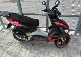 Aprlia SR 50 R, rok 2011 skůtr