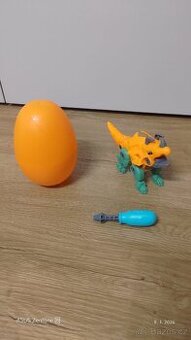 Dinosaurus s vejcem a šroubovákem
