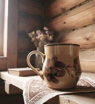 Retro hrnek Ditmar Urbach – ručně malovaný