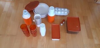 Kempingová souprava - plastové talíře a kelímky