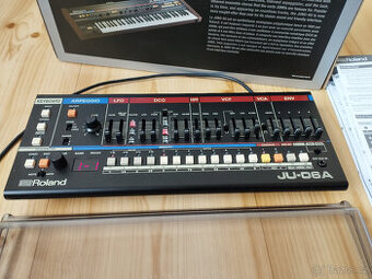 Syntezátor Roland JU-06A kryt ZÁRUKA