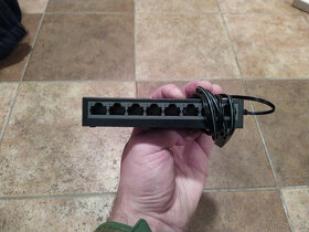 8-Portový switch 10/100/1000Mb/s