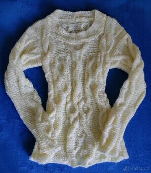 RUČNĚ PLETENÝ, NOVÝ, HEBKÝ, ŠAMPAŇ SVETŘÍK: S-M (nenošený)