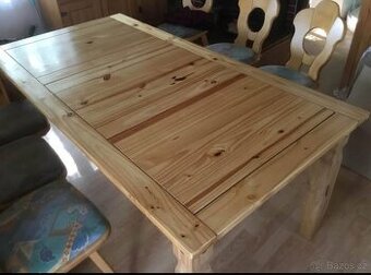 Stůl masiv (bez židlí)