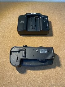 Nabíječka a baterii grip pro Nikon D700