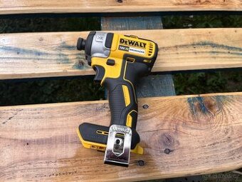 Rázový utahovák DeWALT DCF887