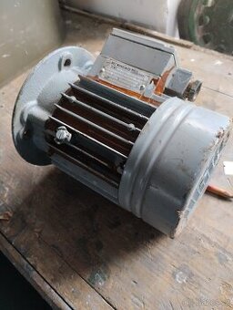 Přírubový elektromotor