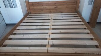 Prodám manželskou postel 180x200 včetně roštů,matrace a boxů