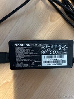 Nabijecka Toshiba na NB - 1