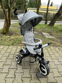 Trojkolka Aston