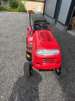 Zahradní traktor MTD