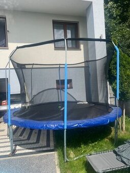 Trampolína