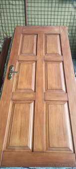 Dubové vchodové masivní dveře levé