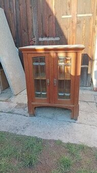 Starožitná skříňka