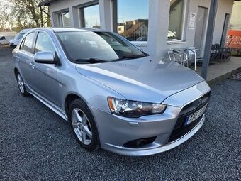 Mitsubishi Lancer 1.8i Sound Xenon parkovací sen