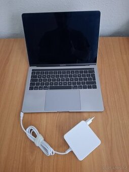 MacBook PRO 13 palců i7 8.Gen 16 RAM 512SSD